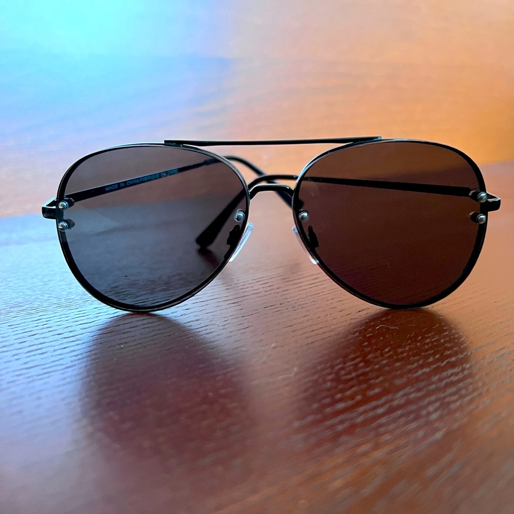 Black aviator sunglasses excellent condition